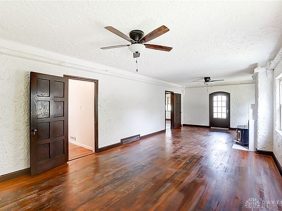 4th image of 5484 Hoover Ave