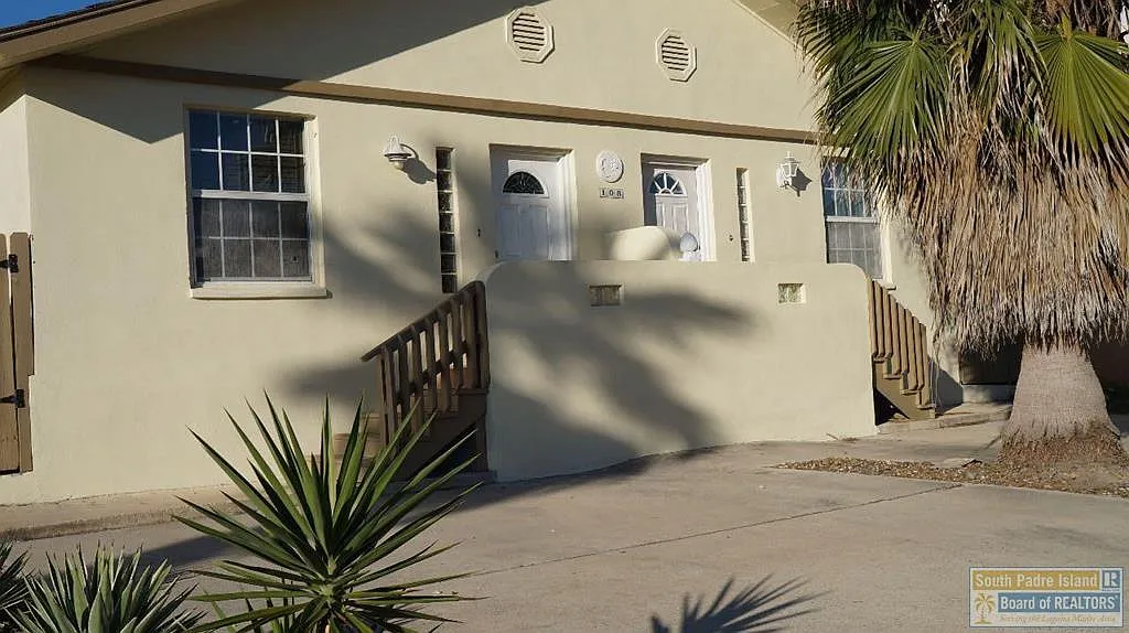 2 bed, 2.0 bath, 2052 sqft, $2,200 — Photo 1