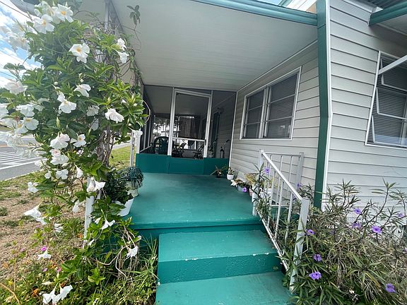 5th image of 289 Debbie Ave