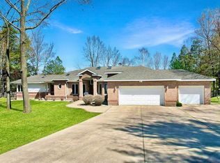 N562 E Fairland Cir, Menominee, MI 49858