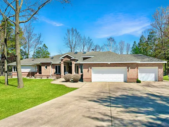 N562 E Fairland Cir, Menominee, MI 49858