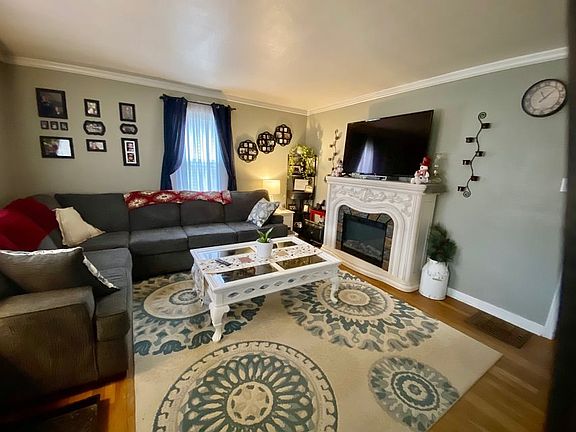 3rd image of 817 NW B St