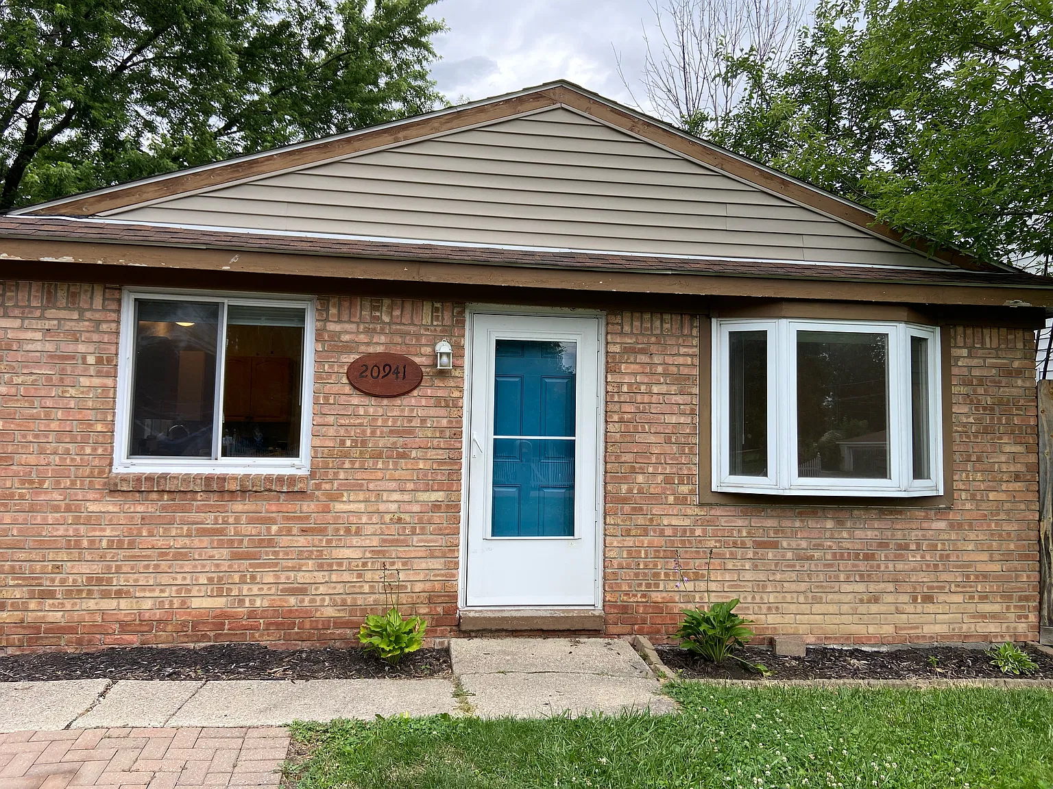 3 bed, 950 sqft, $1,500 — Photo 1
