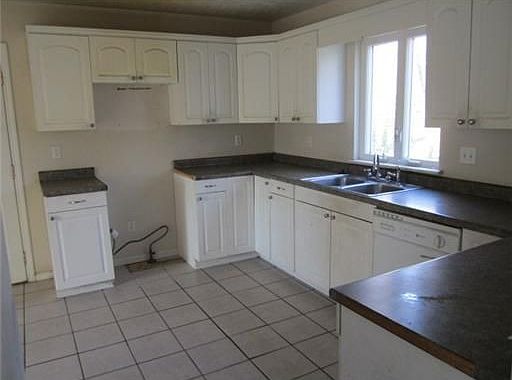 3rd image of 10405 Lindwood Ct