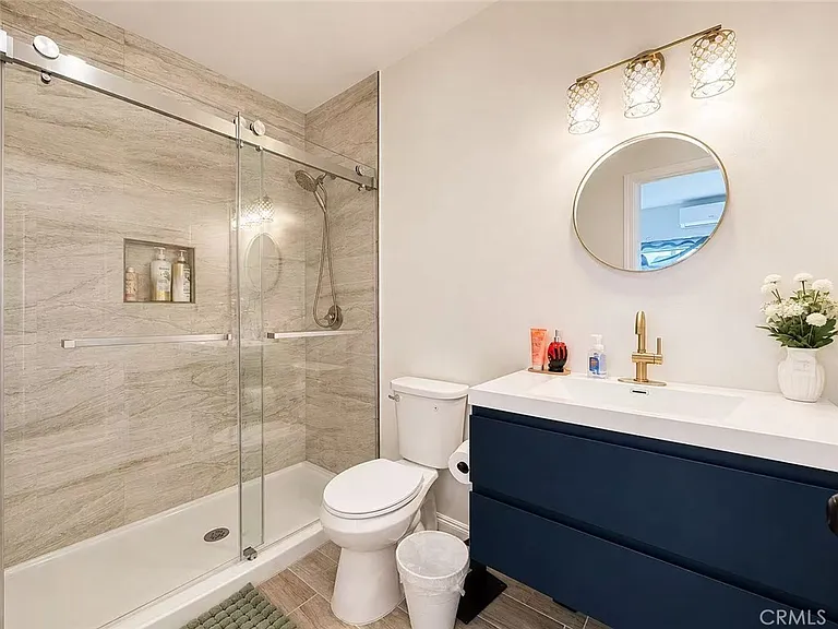 559 E Juanita Ave #B — Photo 6
