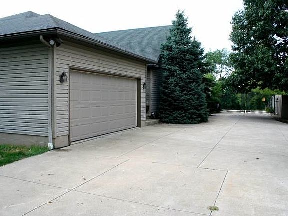 2nd image of 2266 & 2268 Markey St