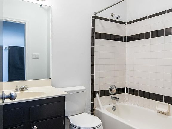 5th image of 153 N Limestone St #3