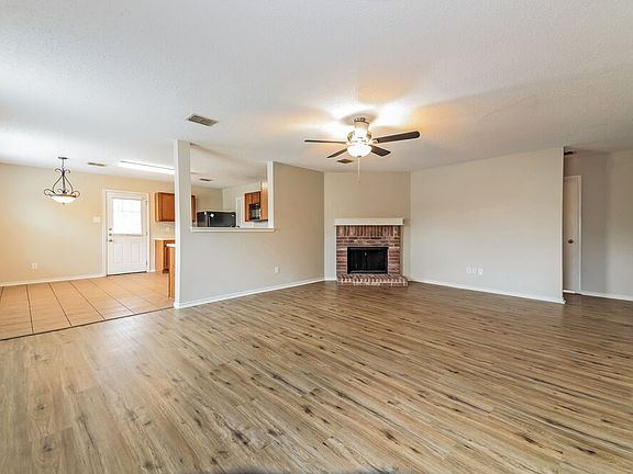 4th image of 16528 Woodside Dr