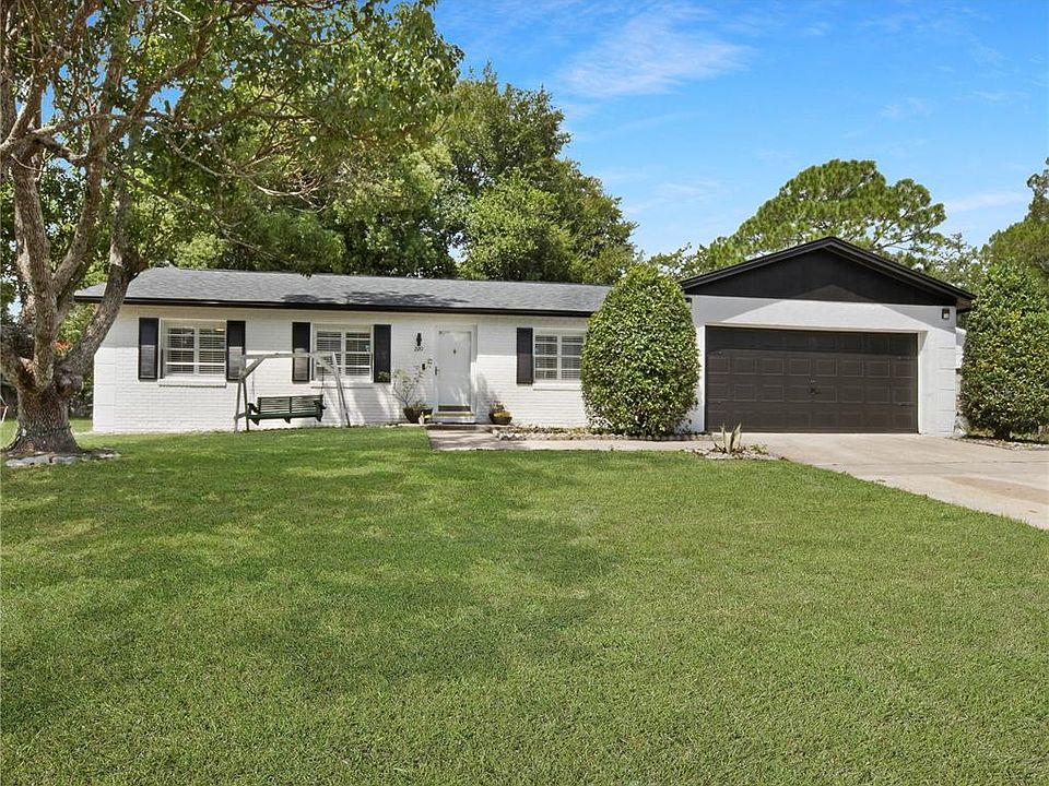 1st image of 220 LOCH LOW DRIVE