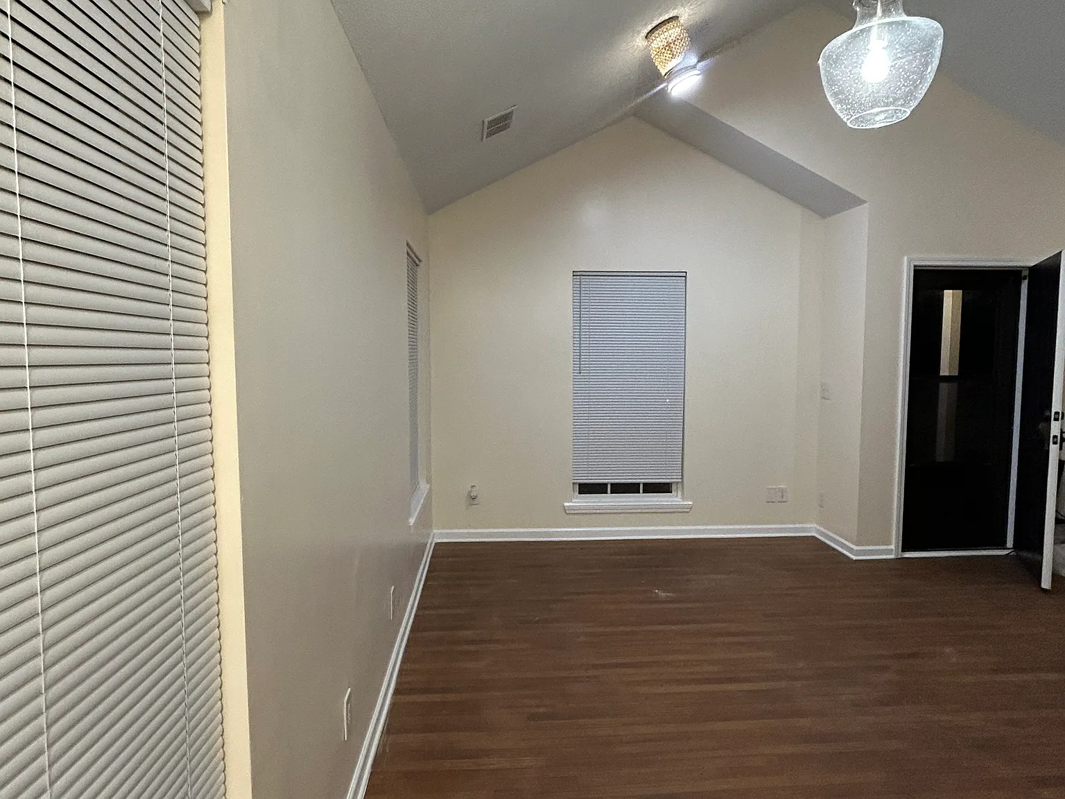 3 bed, 994 sqft, $2,150 — Photo 3
