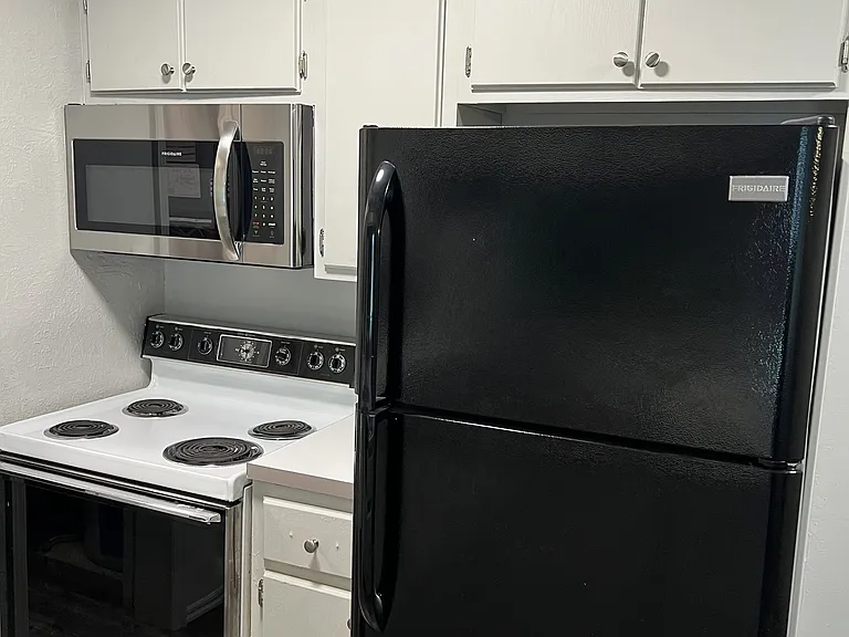 1000 Rambling Oaks Dr #7 — Photo 4