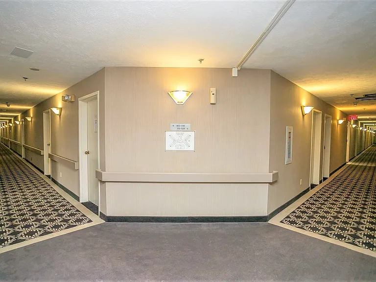 4 Gateway — Photo 14