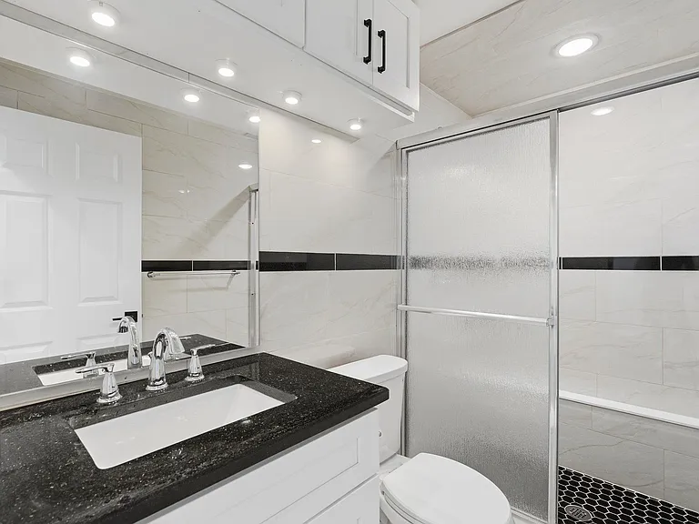14 W 49th St #1 — Photo 17