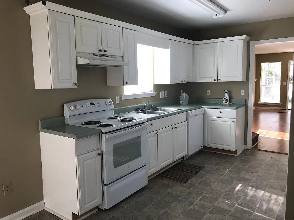 Building Photo - 200 Willow Point Cir
