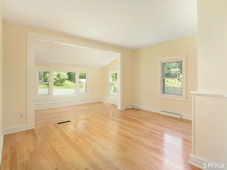 142 Factory St — Photo 9