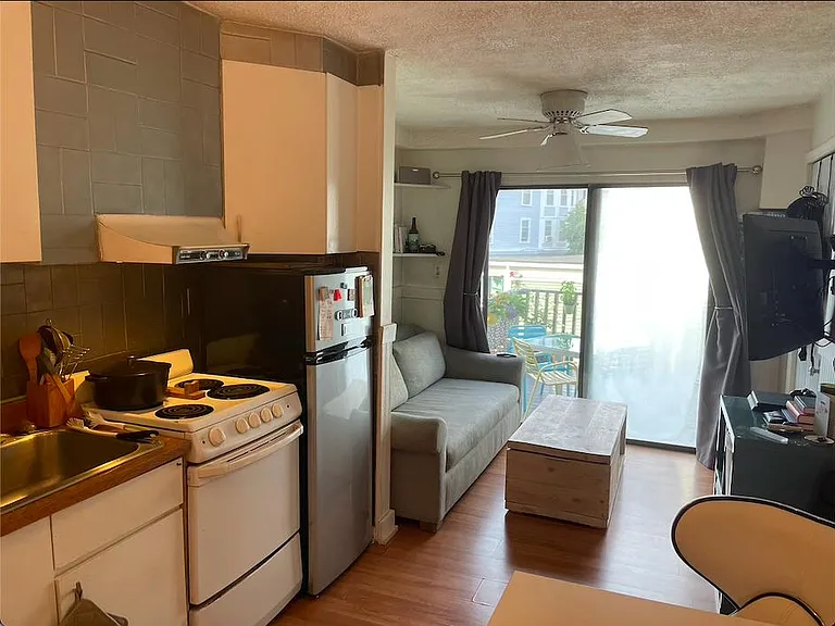 28 River St — Photo 1