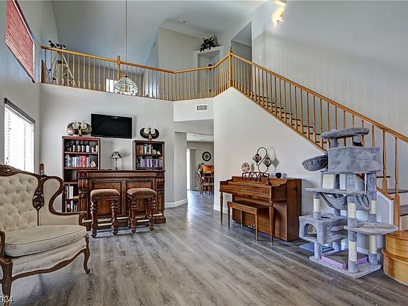 4th image of 303 Laguna Glen Dr