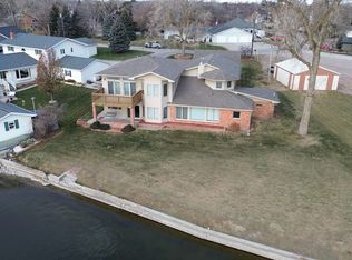 23 Lakewood Dr, Columbus, NE 68601