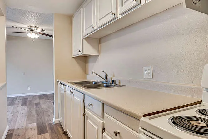 Evergreen Apartments — Photo 11