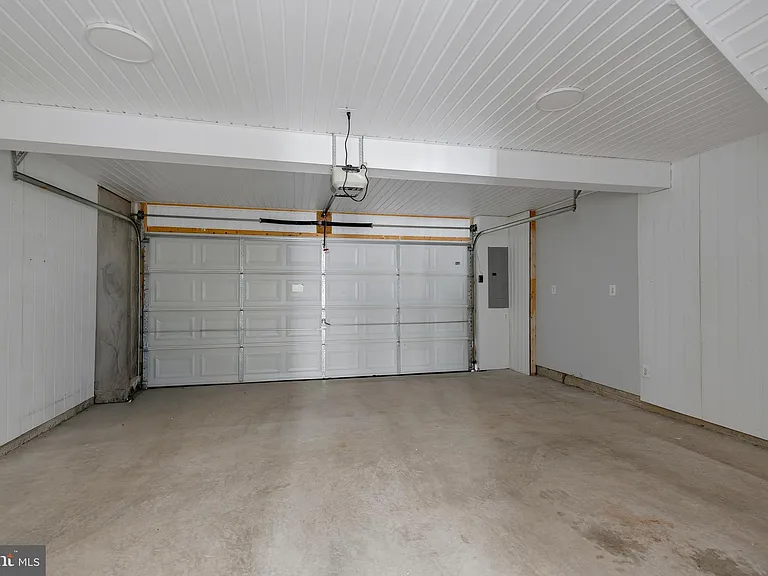 8647 Rosecrans Ln — Photo 30