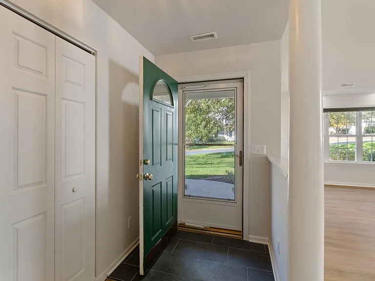 1081 Wintergreen Ln — Photo 9