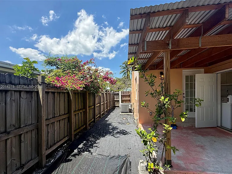2318 Dewey St — Photo 20