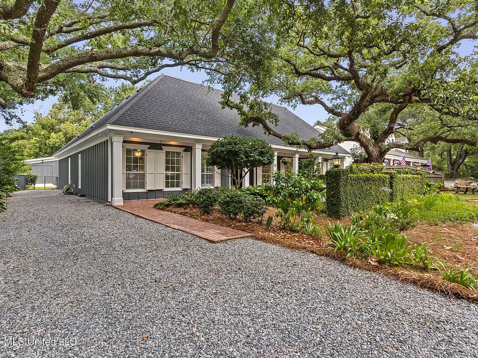 1st image of 11 Japonica Dr