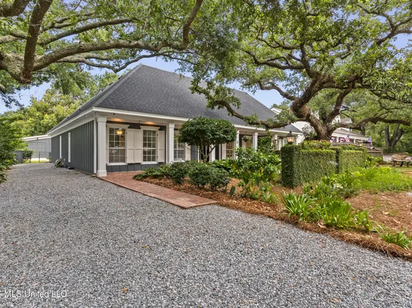 11 Japonica Dr, Pass Christian, MS 39571