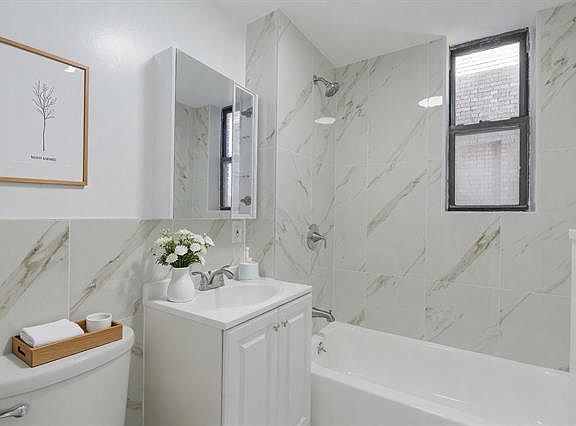 4th image of 203 Harrison Ave APT 33