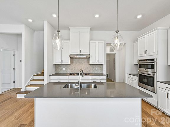 2nd image of 3166 Beacon Heights Rd