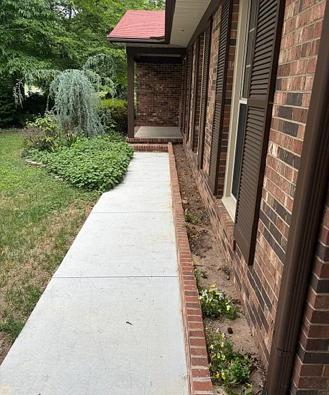 1541 Norwich Rd — Photo 2