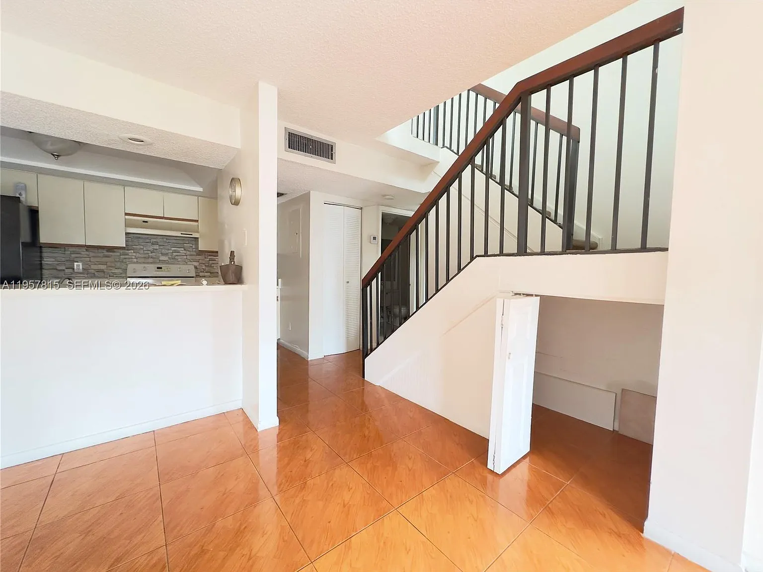2 bed, 1275 sqft, $2,450 — Photo 2