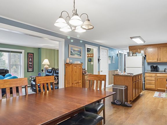 5th image of 373 East Roxbury Road