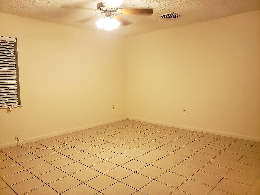 2 bed, $1,000 — Photo 2