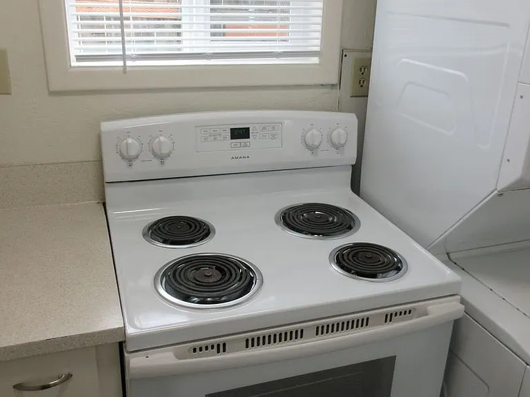 One Bedroom House, Water, Sewer and Garbage are Provided! — Photo 5