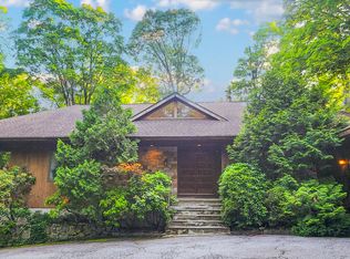 518 Woodbine Rd, Stamford, CT 06903