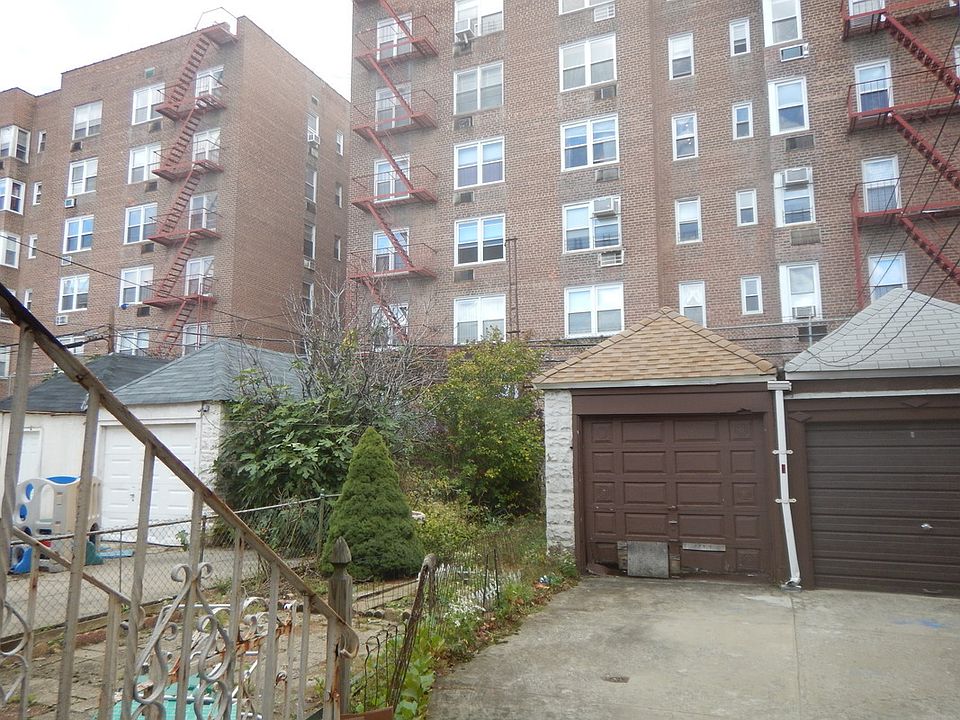 2nd image of 935 E 5th St