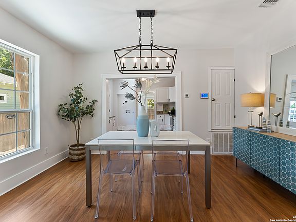 4th image of 1534 W GRAMERCY PL