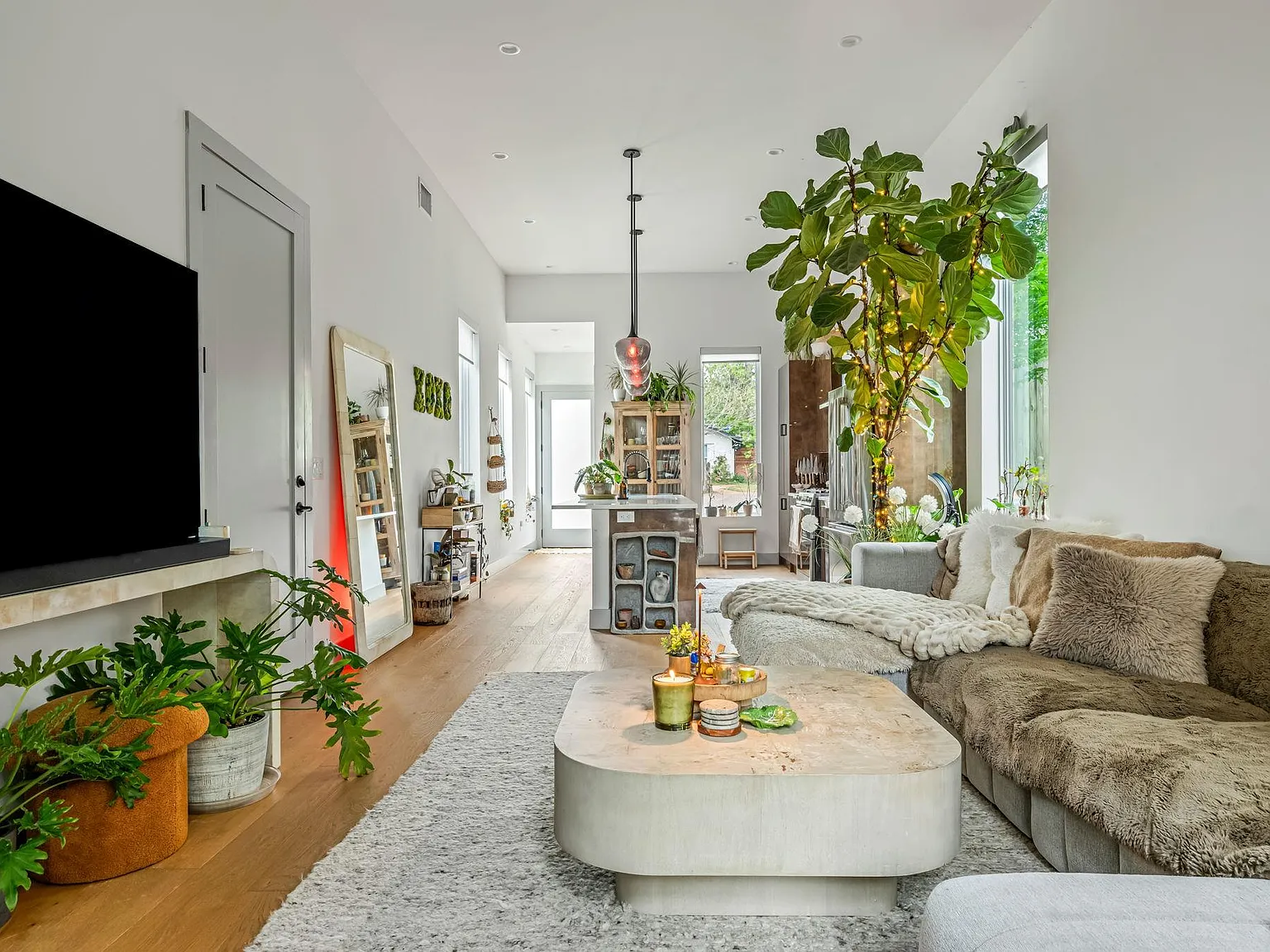 2 bed, 2.5 bath, 1100 sqft, $3,700 — Photo 2