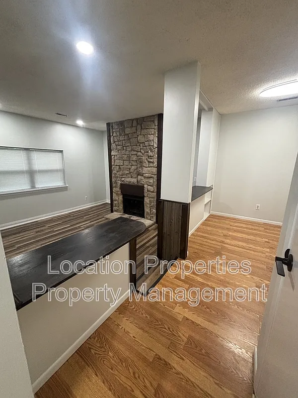 Building Photo - 1341 Westbrooke St #1