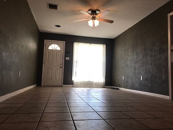 5th image of 304 Larkspur St