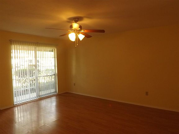3rd image of 3225 SE 21st Ave
