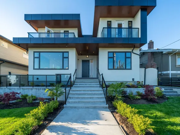 214 W 24th St, North Vancouver, BC V7M 2C4