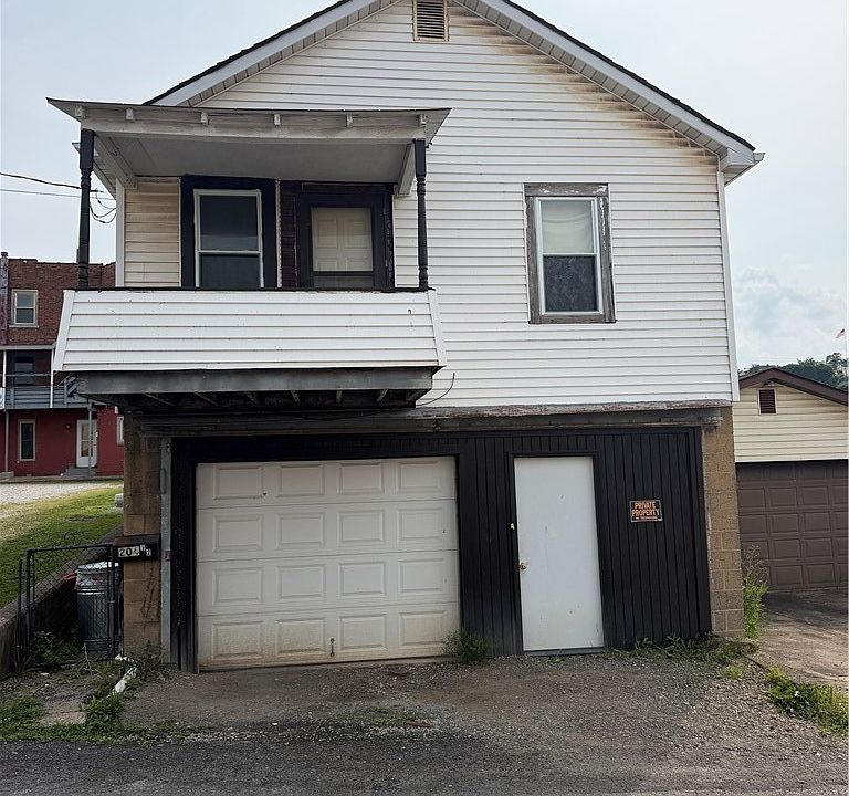 1st image of 204 1/2 Longfellow St