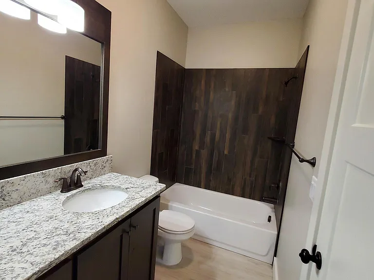656 Saturn Ave #C — Photo 11