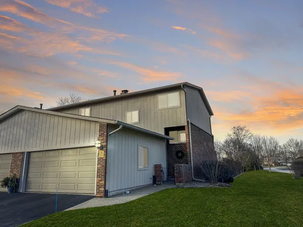 19W174 Ginny Ln E, Oak Brook, IL 60523