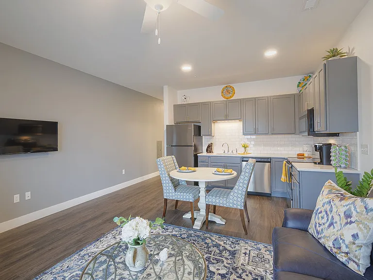 The Bend Apartments — Photo 10