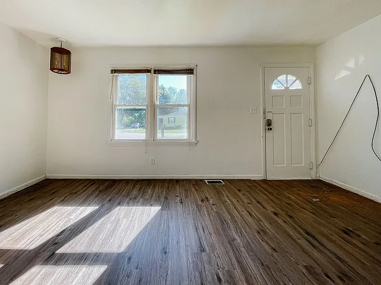 1215 S Fullhart Dr — Photo 4