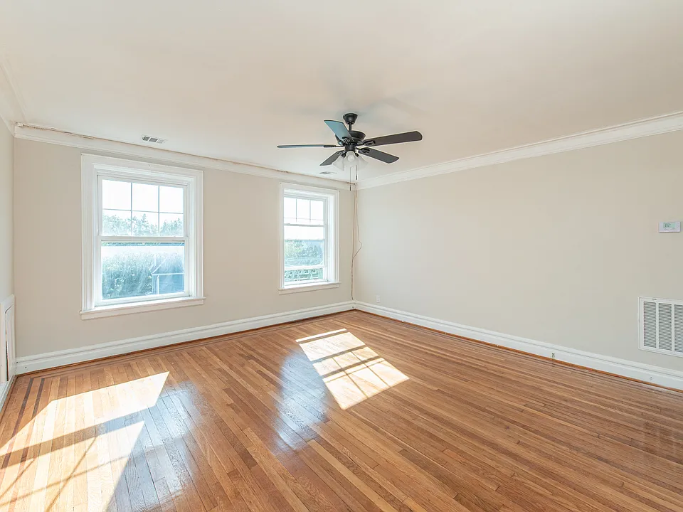 9-15 Vernon Ave #3