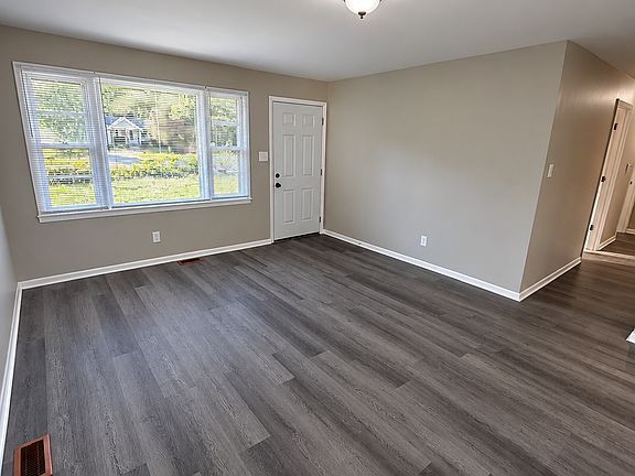 4th image of 1307 N Ridgeview Dr